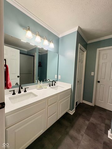 7356 Oakview Drive, Avon, IN 46123