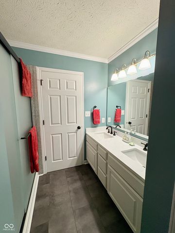 7356 Oakview Drive, Avon, IN 46123