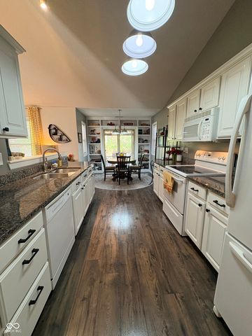 7356 Oakview Drive, Avon, IN 46123