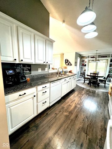 7356 Oakview Drive, Avon, IN 46123