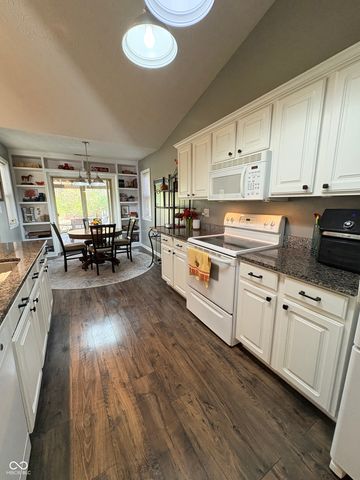 7356 Oakview Drive, Avon, IN 46123