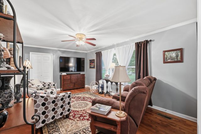 902 Dennis Avenue, Jasper, TN 37347