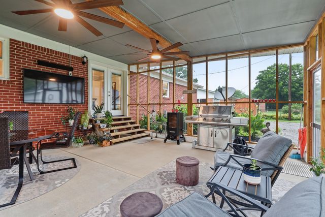 902 Dennis Avenue, Jasper, TN 37347
