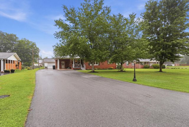 902 Dennis Avenue, Jasper, TN 37347