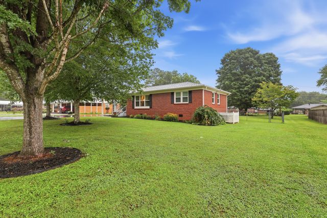 902 Dennis Avenue, Jasper, TN 37347