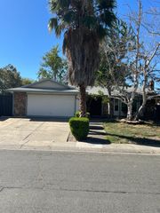 8366 Valley Lark Dr, Sacramento, CA 95823