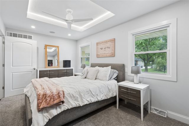 722 E Diehl Avenue, Des Moines, IA 50315