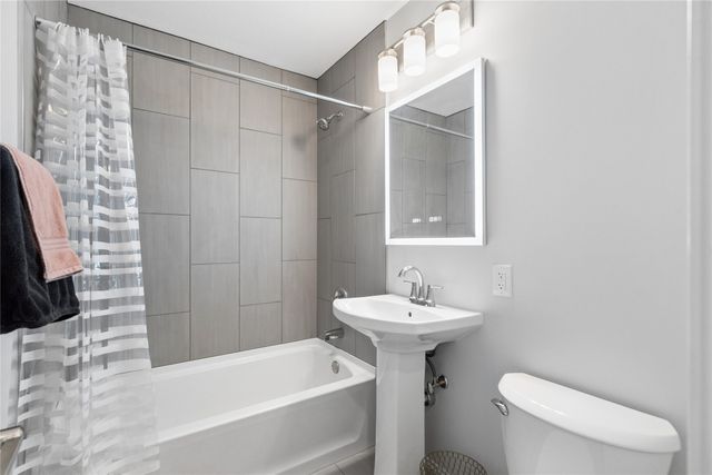 722 E Diehl Avenue, Des Moines, IA 50315