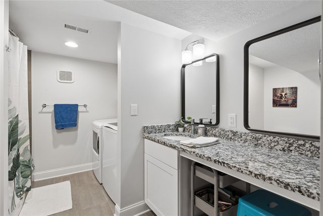 722 E Diehl Avenue, Des Moines, IA 50315