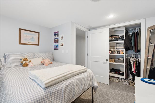 722 E Diehl Avenue, Des Moines, IA 50315