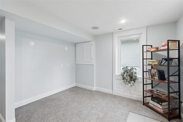 722 E Diehl Avenue, Des Moines, IA 50315