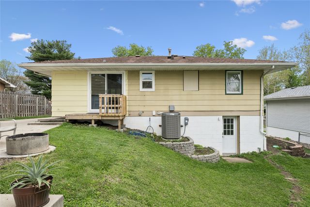 722 E Diehl Avenue, Des Moines, IA 50315