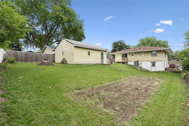 722 E Diehl Avenue, Des Moines, IA 50315