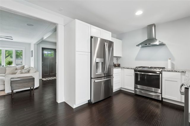 722 E Diehl Avenue, Des Moines, IA 50315