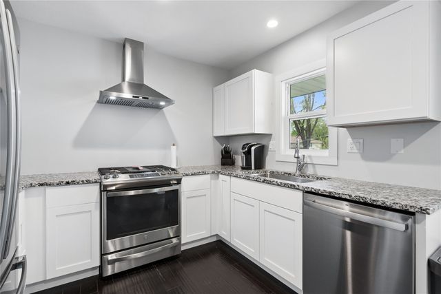 722 E Diehl Avenue, Des Moines, IA 50315