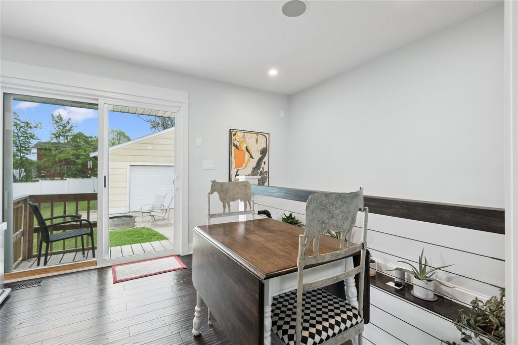 722 E Diehl Avenue, Des Moines, IA 50315