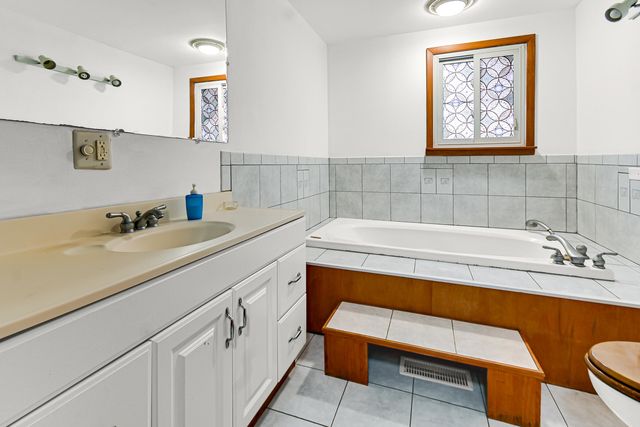 12919 E Playfield Drive, Crestwood, IL 60418