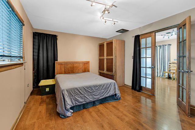 12919 E Playfield Drive, Crestwood, IL 60418