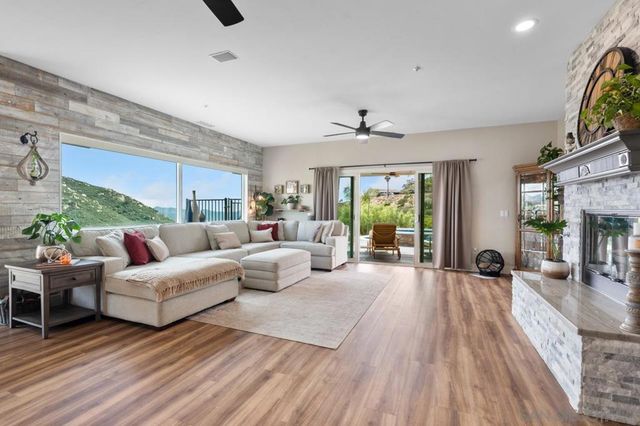 408 Alta Lane, El Cajon, CA 92021