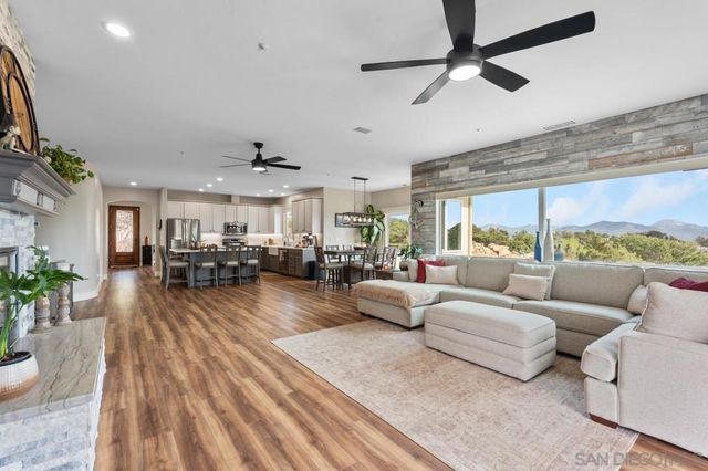 408 Alta Lane, El Cajon, CA 92021