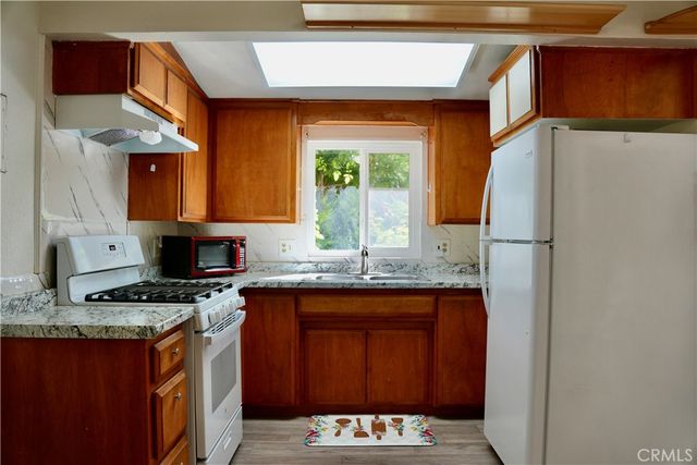 22911 Redwood, Crestline, CA 92325