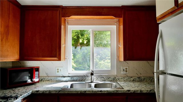 22911 Redwood, Crestline, CA 92325