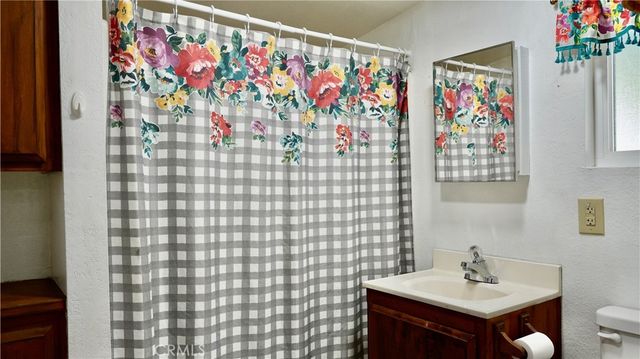 22911 Redwood, Crestline, CA 92325