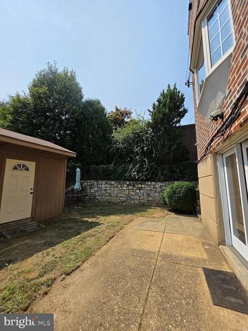 1010 STRAHLE ST, Philadelphia, PA 19111