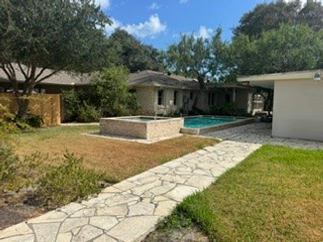 155 Santa Barbara St, Corpus Christi, TX 78411