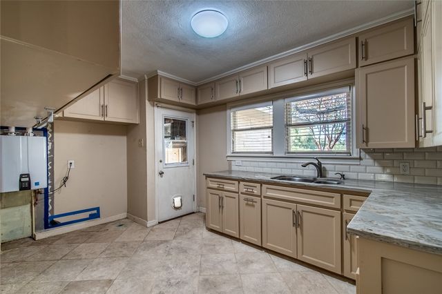 155 Santa Barbara St, Corpus Christi, TX 78411