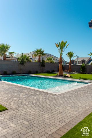 668 E CHLOE LN, Washington, UT 84780