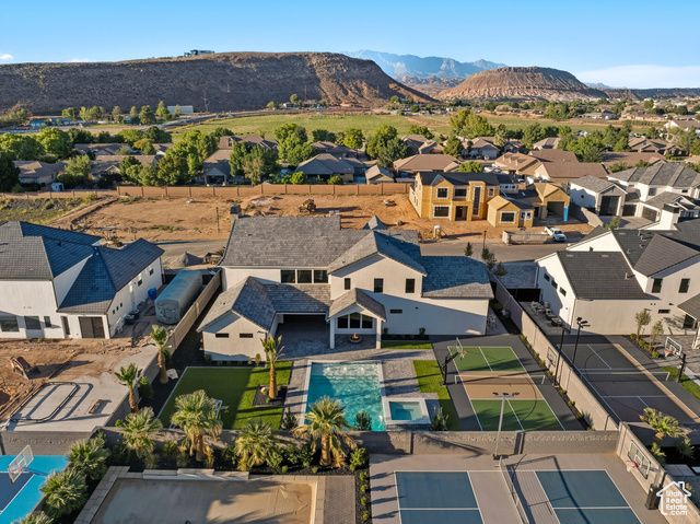 668 E CHLOE LN, Washington, UT 84780