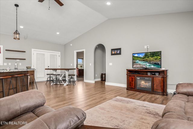 138 Perry Creek Drive, Crossville, TN 38572