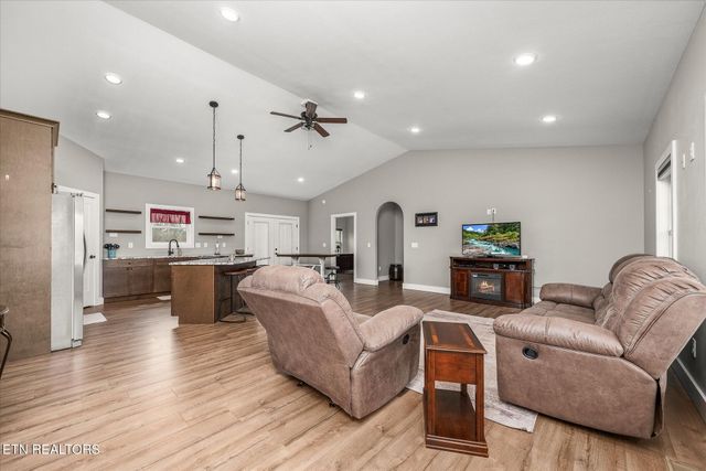 138 Perry Creek Drive, Crossville, TN 38572