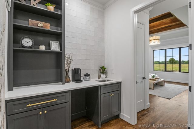 31560 E Two Socks Drive, Broken Arrow, OK 74014