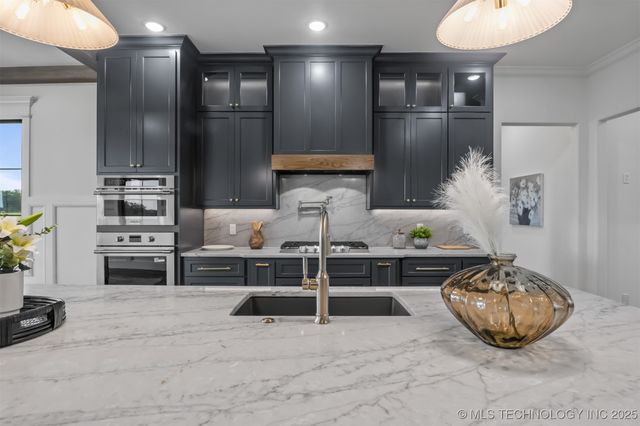 31560 E Two Socks Drive, Broken Arrow, OK 74014