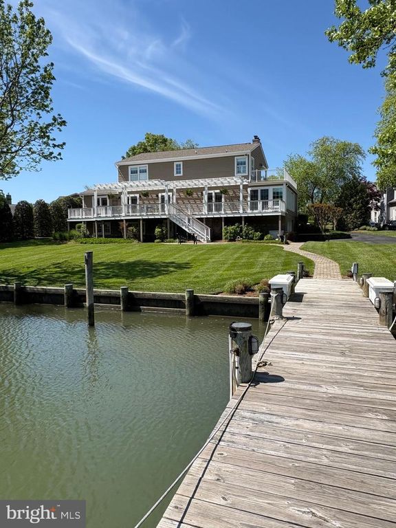 Image 5 of property listing at 3718 RAMSGATE DR, Annapolis, MD 21403