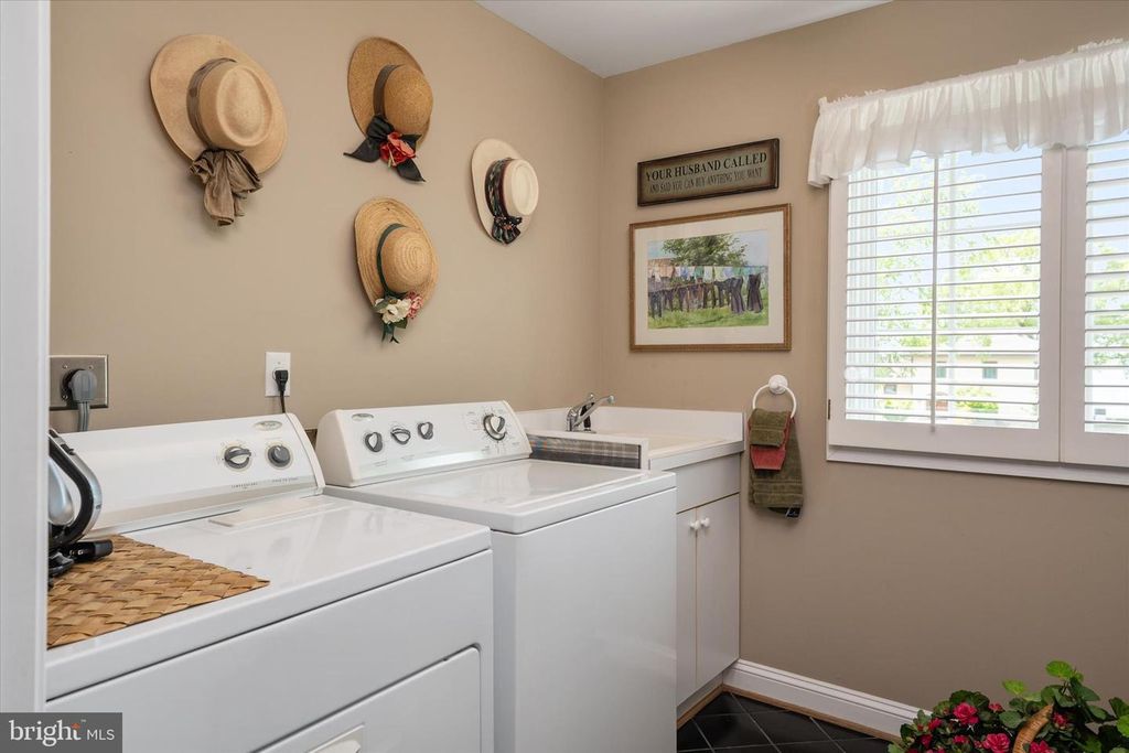 Image 65 of property listing at 3718 RAMSGATE DR, Annapolis, MD 21403