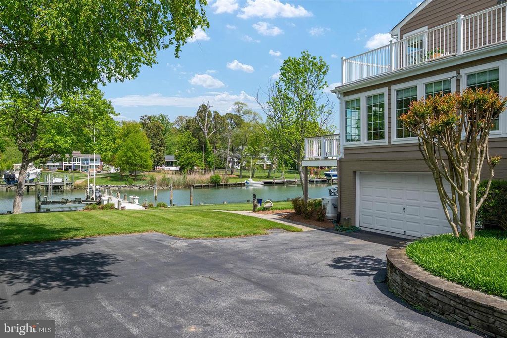 Image 75 of property listing at 3718 RAMSGATE DR, Annapolis, MD 21403
