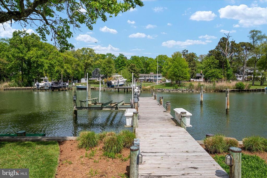 Image 81 of property listing at 3718 RAMSGATE DR, Annapolis, MD 21403