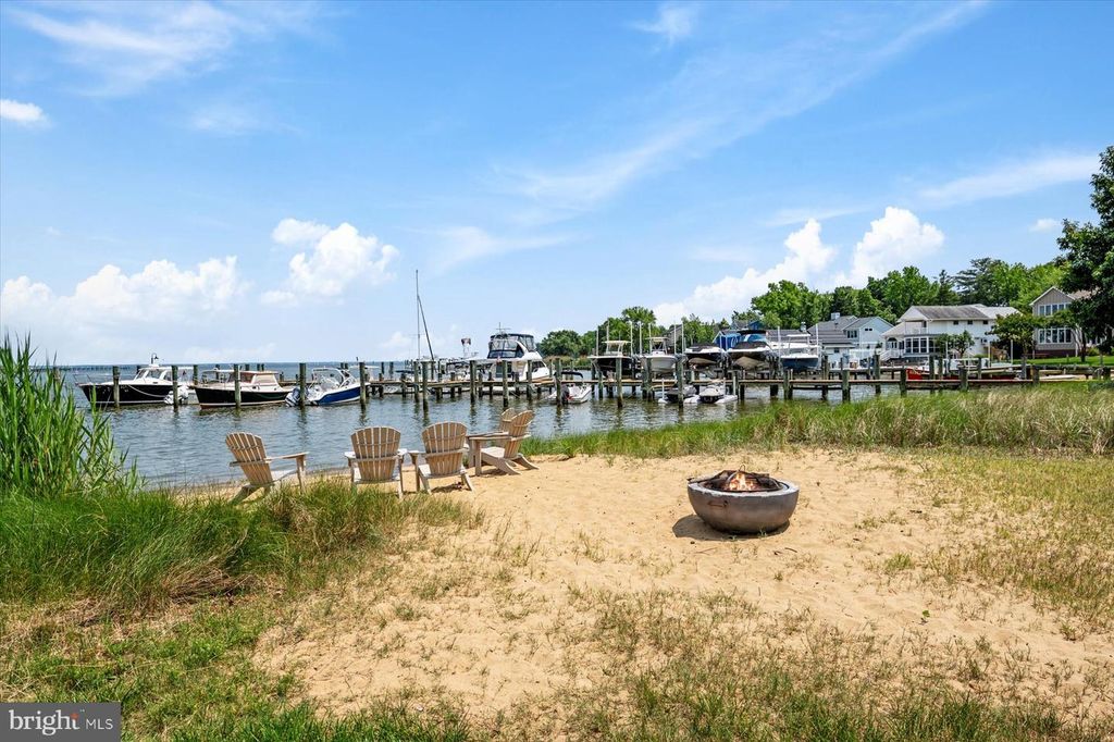 Image 94 of property listing at 3718 RAMSGATE DR, Annapolis, MD 21403