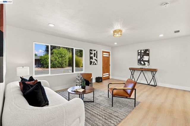 3200 Sheffield Pl, Concord, CA 94518