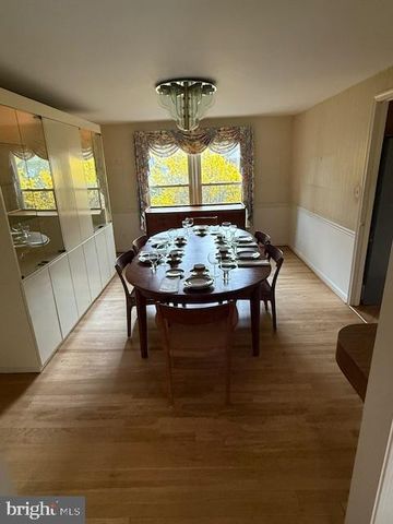 11209 FARMLAND DR, Rockville, MD 20852