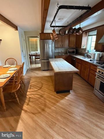 11209 FARMLAND DR, Rockville, MD 20852