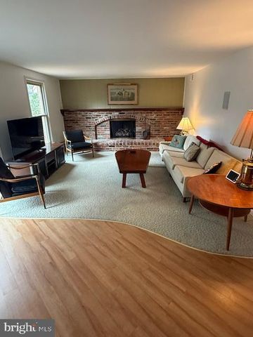 11209 FARMLAND DR, Rockville, MD 20852