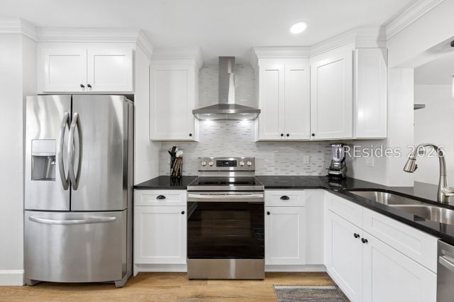 15 Deallyon Ave Apt 18, Hilton Head Island, SC 29928