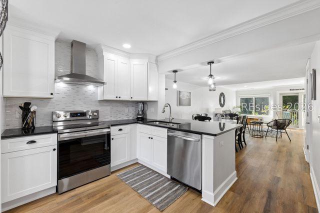 15 Deallyon Ave Apt 18, Hilton Head Island, SC 29928