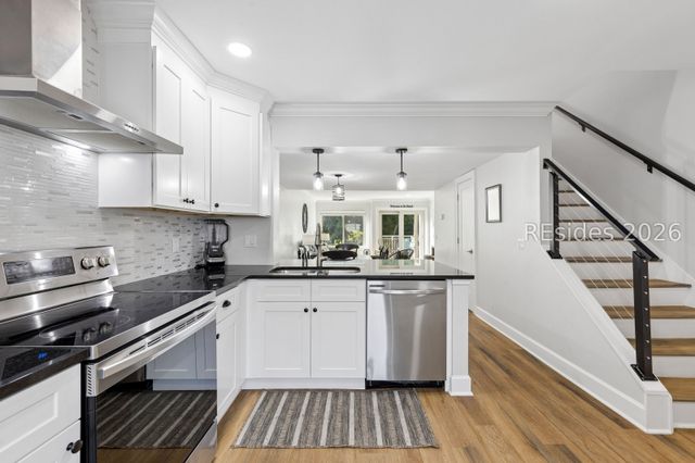 15 Deallyon Ave Apt 18, Hilton Head Island, SC 29928