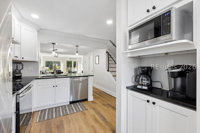 15 Deallyon Ave Apt 18, Hilton Head Island, SC 29928