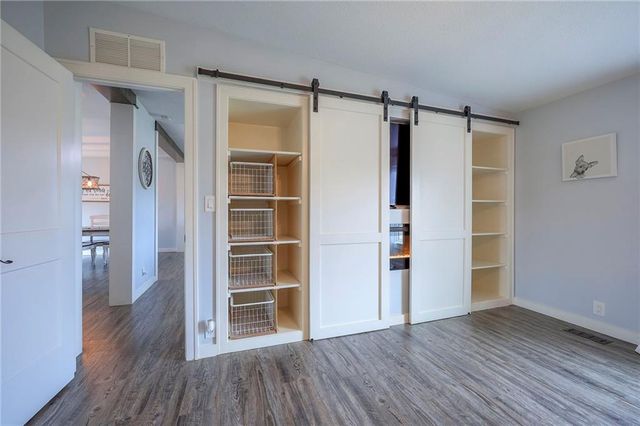 811 N 900th Road, Lawrence, KS 66047